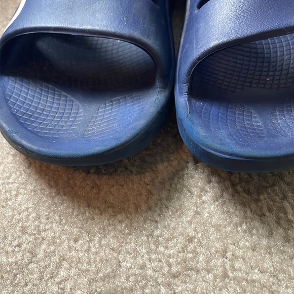 OOFOS unisex navy blue slides sandals - Picture 7 of 9
